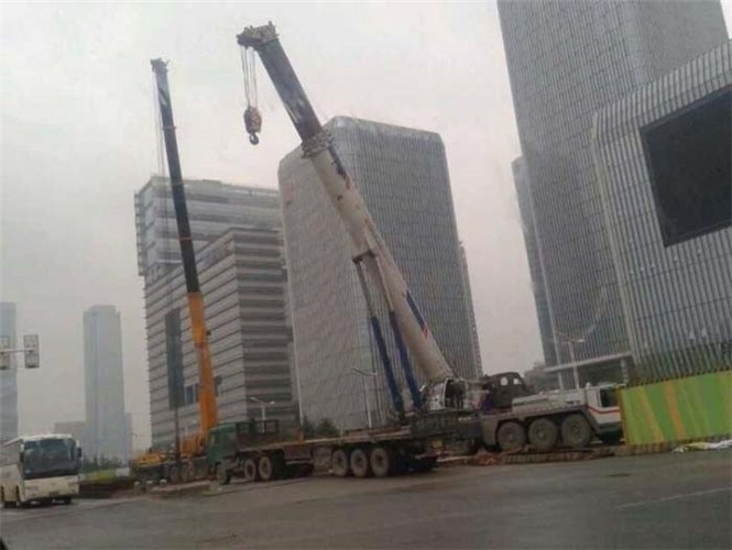 克州“自动找平”—— 吊车的 “平地神器” 技术